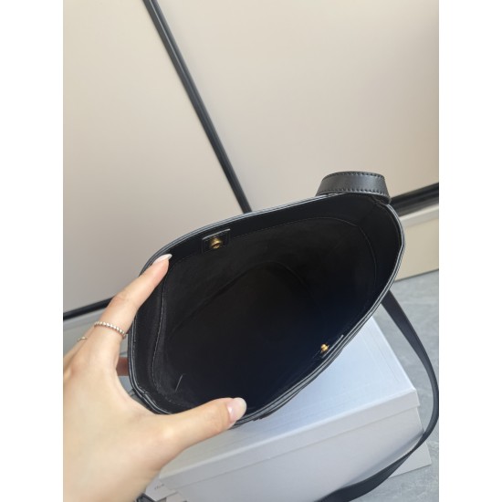 360 cuir bucket bag black Arc de Triomphe embossed full leather crossbody bucket understated simplicity casual small style belongs to the more you look the more you like the model of the classic cowhide leather texture superb with the picture package size