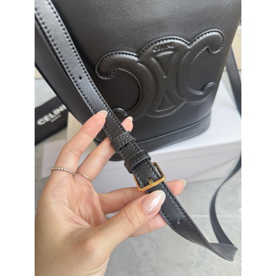 360 cuir bucket bag black Arc de Triomphe embossed full leather crossbody bucket understated simplicity casual small style belongs to the more you look the more you like the model of the classic cowhide leather texture superb with the picture package size