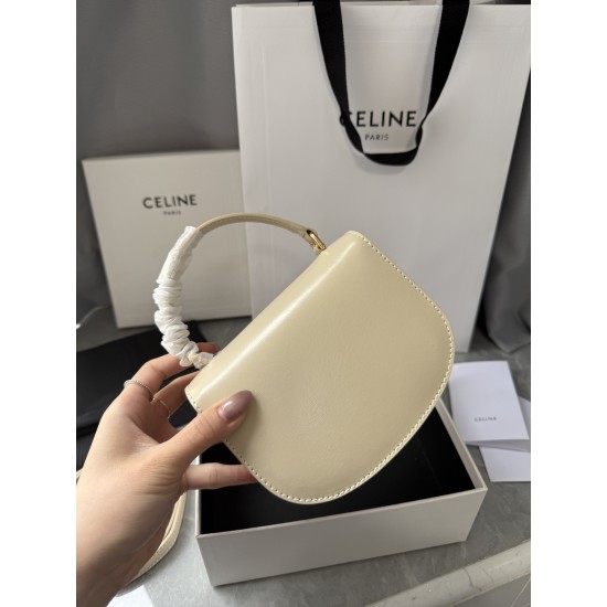380 Arc de Triomphe Tote Saddle Bag Milkshake White Mini Tote Bag Hardware is made of pairs of zp real thick gold plating technology customized pairs of version of cowhide leather playful and cute mini small bag with box packaging size 1551155cm