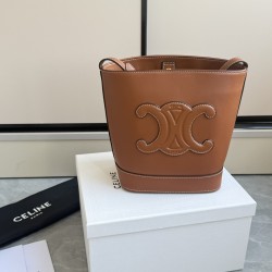 360 cuir bucket bag brown Arc de Triomphe embossed full leather crossbody bucket understated simplicity casual small style belongs to the more you look the more you like the model of the classic cowhide leather texture superb with the picture package size