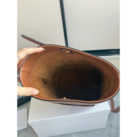 360 cuir bucket bag brown Arc de Triomphe embossed full leather crossbody bucket understated simplicity casual small style belongs to the more you look the more you like the model of the classic cowhide leather texture superb with the picture package size