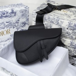 The first layer of lychee grain 250 high-quality black buckle black line with the original box Dior homme 2020 PreFall early spring series saddle saddle bag strong launch Dior's new designer Kim Jones for the first time to handle the design of the first q
