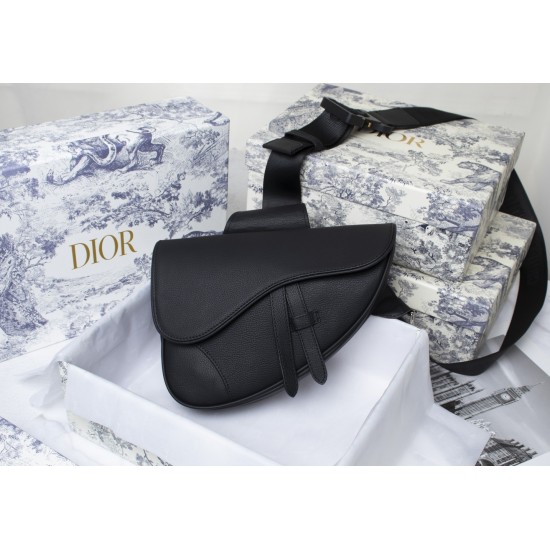 The first layer of lychee grain 250 high-quality black buckle black line with the original box Dior homme 2020 PreFall early spring series saddle saddle bag strong launch Dior's new designer Kim Jones for the first time to handle the design of the first q