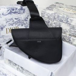 The first layer of lychee grain 250 high-quality black buckle black line with the original box Dior homme 2020 PreFall early spring series saddle saddle bag strong launch Dior's new designer Kim Jones for the first time to handle the design of the first q