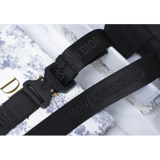 The first layer of lychee grain 250 high-quality black buckle black line with the original box Dior homme 2020 PreFall early spring series saddle saddle bag strong launch Dior's new designer Kim Jones for the first time to handle the design of the first q