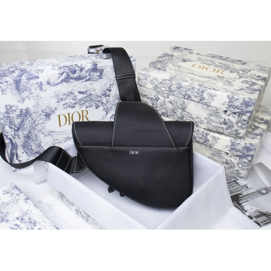 The first layer of lychee grain 250 high-quality white buckle white line with the original box Dior homme 2020 PreFall early spring series saddle saddle bag strong launch Dior's new designer Kim Jones for the first time to handle the design of the first q