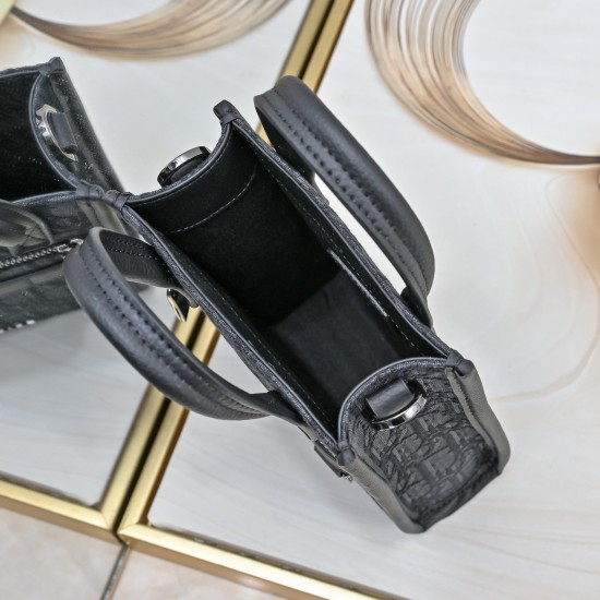The right version of the gun buckle 210Dior Dior cabinet specializing in the most models of the new handbag to take the official synchronization of the network single original quality This washbag combines practical function and simple design with the use