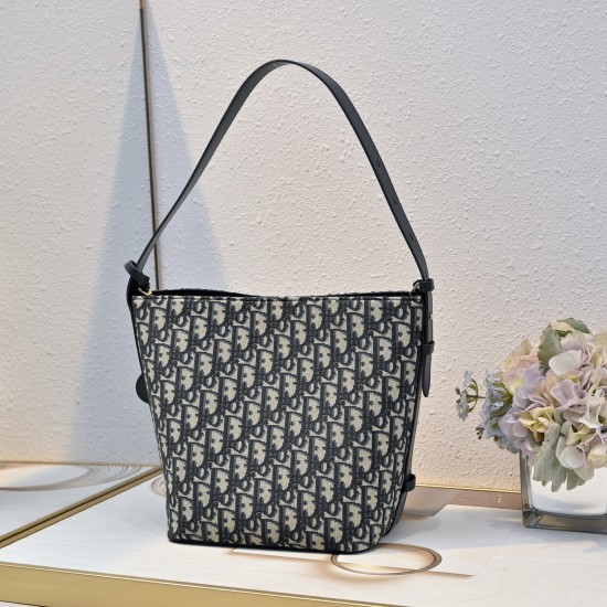 210 This Diorstar bucket bag from the Spring 2016 Ready-to-Wear collection is a smart, practical design with a versatile aesthetic crafted in materials such as blue Oblique printed fabric and embellished with smooth cowhide details in the same hue for a s