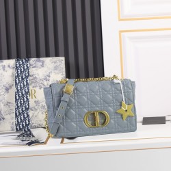 240Large 28CM with pentagramDior Lane stripe five compartmentsNew rattan plaid lambskin lining with lambskin lining with shoulder stripesSilver buckleMetal hardwareAdjustable thin shoulder strapCan be hand-carried or carried over the shoulder or cross-bod