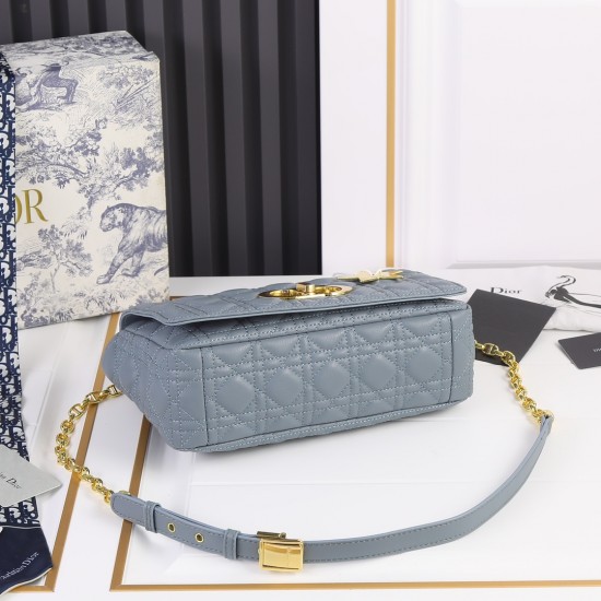 240Large 28CM with pentagramDior Lane stripe five compartmentsNew rattan plaid lambskin lining with lambskin lining with shoulder stripesSilver buckleMetal hardwareAdjustable thin shoulder strapCan be hand-carried or carried over the shoulder or cross-bod