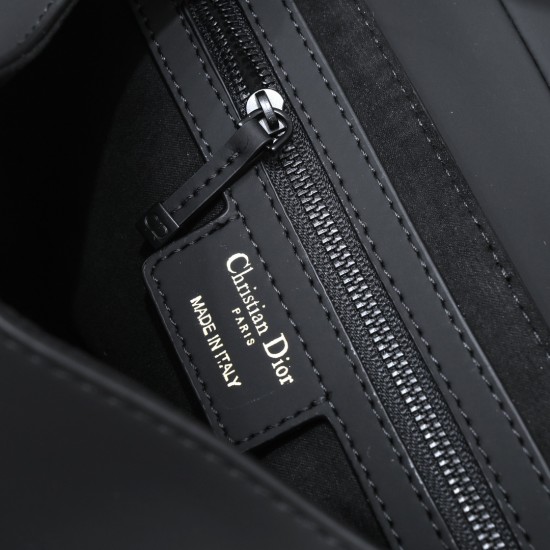 Large 240Dior saddle frosted series with counter box large size 255 x 20 x 65 cmBe a classic with classicsFashion is easy to pass away and classics will always existFashion is a cycleModel 6680Saddle bag from the initial birth of the saddle bag all the wa