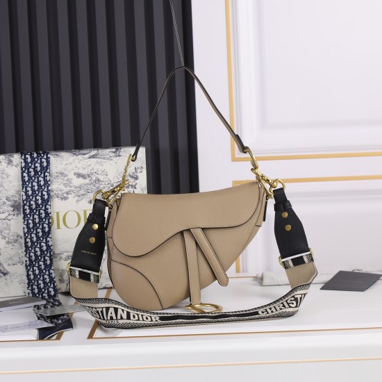 240 large Dior saddle taupe palm print series with counter box large size 255 x 20 x 65 cmBe a classic with classicsFashion is easy to pass away, classics will always existFashion is a cycleModel 6666Saddle bag from the initial birth of all along the way 