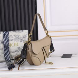 240 large Dior saddle taupe palm print series with counter box large size 255 x 20 x 65 cmBe a classic with classicsFashion is easy to pass away, classics will always existFashion is a cycleModel 6666Saddle bag from the initial birth of all along the way 