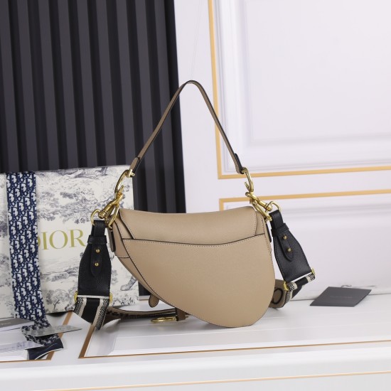 240 large Dior saddle taupe palm print series with counter box large size 255 x 20 x 65 cmBe a classic with classicsFashion is easy to pass away, classics will always existFashion is a cycleModel 6666Saddle bag from the initial birth of all along the way 