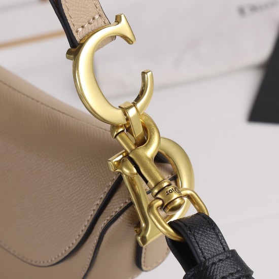 240 large Dior saddle taupe palm print series with counter box large size 255 x 20 x 65 cmBe a classic with classicsFashion is easy to pass away, classics will always existFashion is a cycleModel 6666Saddle bag from the initial birth of all along the way 