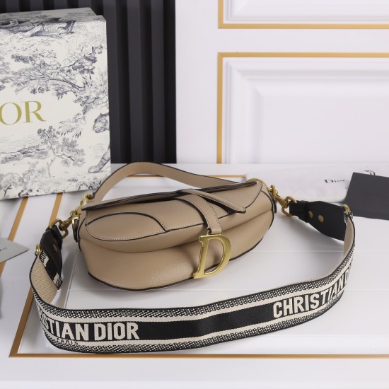 240 large Dior saddle taupe palm print series with counter box large size 255 x 20 x 65 cmBe a classic with classicsFashion is easy to pass away, classics will always existFashion is a cycleModel 6666Saddle bag from the initial birth of all along the way 