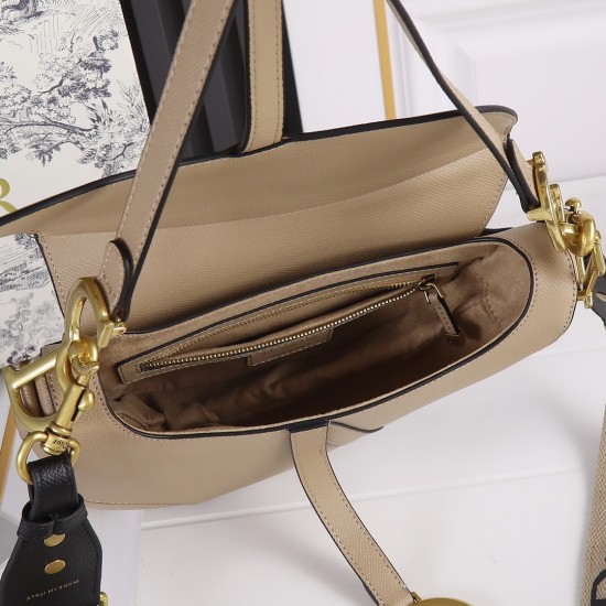 240 large Dior saddle taupe palm print series with counter box large size 255 x 20 x 65 cmBe a classic with classicsFashion is easy to pass away, classics will always existFashion is a cycleModel 6666Saddle bag from the initial birth of all along the way 