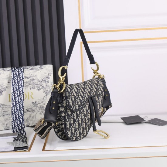 240 original single fabric large version of the hardware with box Dior saddle old flowers series of the highest version of the whole network with the counter original shoulder strap large size 255 x 20 x 65 cmBe a classic with classics fashion is easy to 