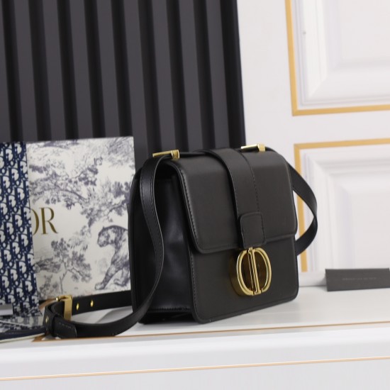 Plain 210Di0r 30 Montaigne Black Montaigne bag with original box with internal code Inspired by the classic presence of Dior since its founding in 1947 at 30 Avenue Montaigne The entire bag is in the popular contemporary vintage style to symbolize women's