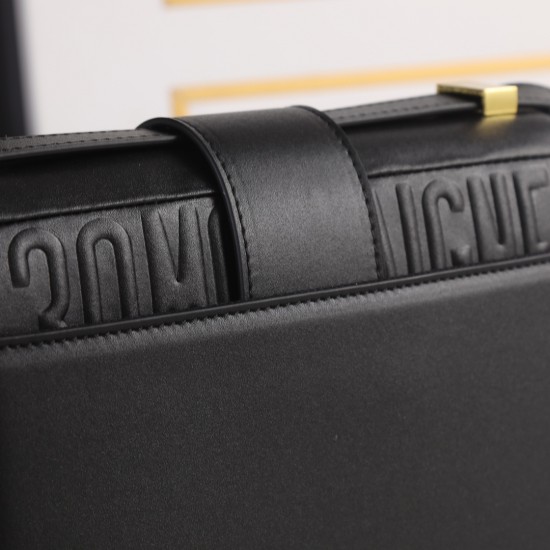 Plain 210Di0r 30 Montaigne Black Montaigne bag with original box with internal code Inspired by the classic presence of Dior since its founding in 1947 at 30 Avenue Montaigne The entire bag is in the popular contemporary vintage style to symbolize women's