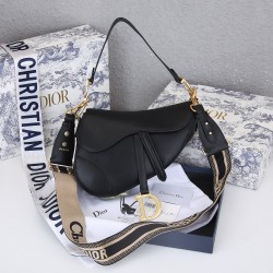 240 plain large Dior saddle all leather series with counter box model 1033 large size 255 x 20 x 65 cmBe a classic with classicsFashion is easy to pass away classics will always existFashion is a cycleModel saddle bag from the original birth all the way t