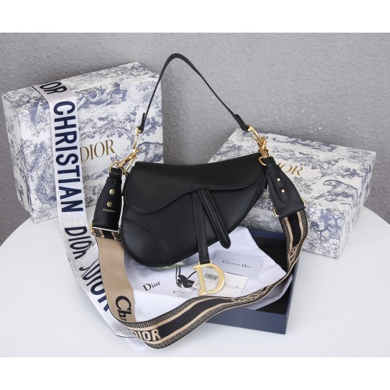 240 plain large Dior saddle all leather series with counter box model 1033 large size 255 x 20 x 65 cmBe a classic with classicsFashion is easy to pass away classics will always existFashion is a cycleModel saddle bag from the original birth all the way t