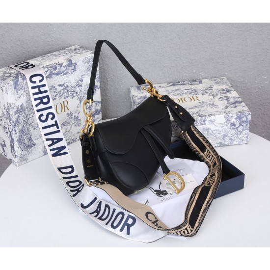 240 plain large Dior saddle all leather series with counter box model 1033 large size 255 x 20 x 65 cmBe a classic with classicsFashion is easy to pass away classics will always existFashion is a cycleModel saddle bag from the original birth all the way t