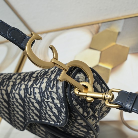 Thin shoulder strap 240 large, opposite version of the hardware with box Dior saddle old flowers series of the highest version of the whole network with the counter original shoulder strap large size 255 x 20 x 65 cmBe a classic with classics fashion is e