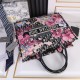 Flower cloth large size 170 lock edge high quality inside and outside pattern with picture silk scarf new upgrade large Dior Book Tote old flower series most people consume luxury brands first thought is to buy practical classic models but in fact, like D