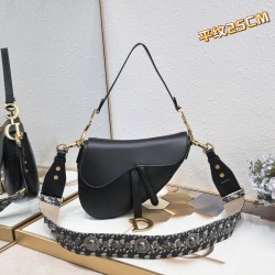 Plain studded shoulder strap 240 large Dior saddle all leather series with counter box model 1033 large size 255 x 20 x 65 cmBe a classic with classicsFashion is easy to pass away classics will always existFashion is a cycle model saddle bag from the init