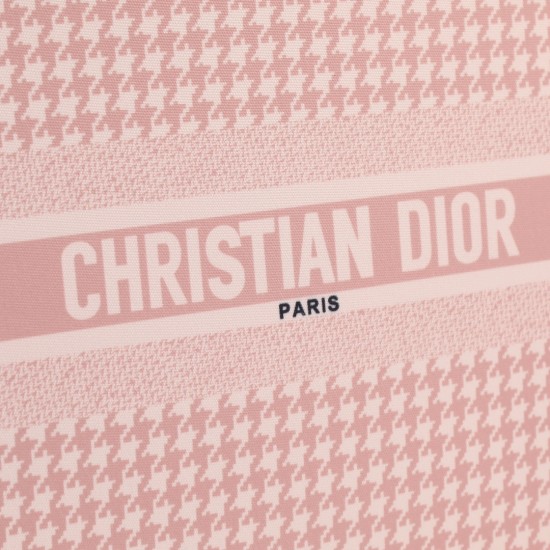 Large 170 lock edge inside and outside pattern with pictures silk scarf new upgrade large Dior Book Tote old flower series most people consume luxury brands the first thought is to buy practical classic models but in fact, like DI0R this kind of cooperati