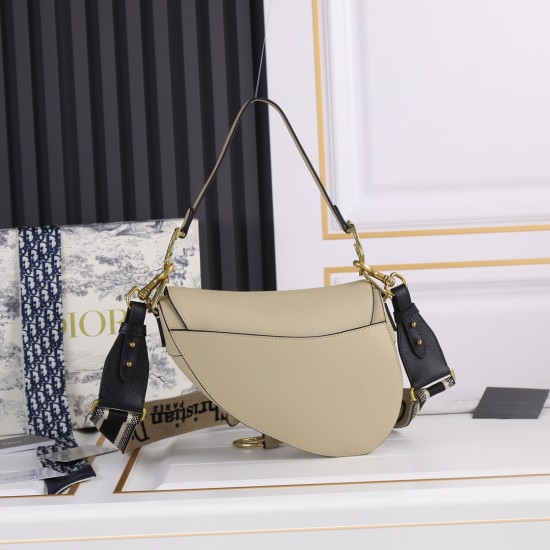 240 large Dior saddle apricot palm print series with counter box large size 255 x 20 x 65 cmBe a classic with classicsFashion is easy to pass away, classics will always existFashion is a cycleModel 6666Saddle bag from the initial birth of all along the wa