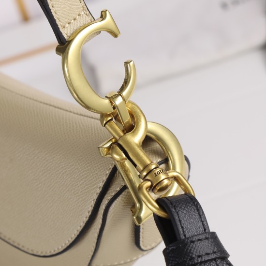 240 large Dior saddle apricot palm print series with counter box large size 255 x 20 x 65 cmBe a classic with classicsFashion is easy to pass away, classics will always existFashion is a cycleModel 6666Saddle bag from the initial birth of all along the wa