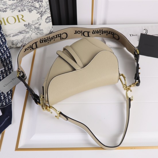 240 large Dior saddle apricot palm print series with counter box large size 255 x 20 x 65 cmBe a classic with classicsFashion is easy to pass away, classics will always existFashion is a cycleModel 6666Saddle bag from the initial birth of all along the wa