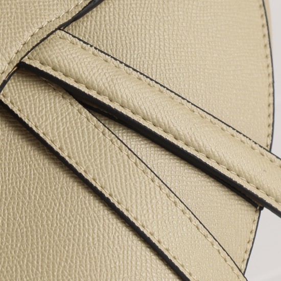 240 large Dior saddle apricot palm print series with counter box large size 255 x 20 x 65 cmBe a classic with classicsFashion is easy to pass away, classics will always existFashion is a cycleModel 6666Saddle bag from the initial birth of all along the wa