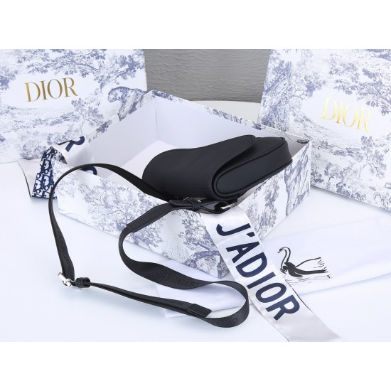 Batch 230 full leather with the original box Dior Saddle mini version of the shoulder strap can be removed can be used as a clutch bag with a belt as a fanny pack oh a bag of three shoulder clutch fanny pack 2020 early spring series saddle saddle bag stro