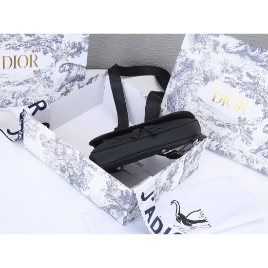 Batch 230 full leather with the original box Dior Saddle mini version of the shoulder strap can be removed can be used as a clutch bag with a belt as a fanny pack oh a bag of three shoulder clutch fanny pack 2020 early spring series saddle saddle bag stro
