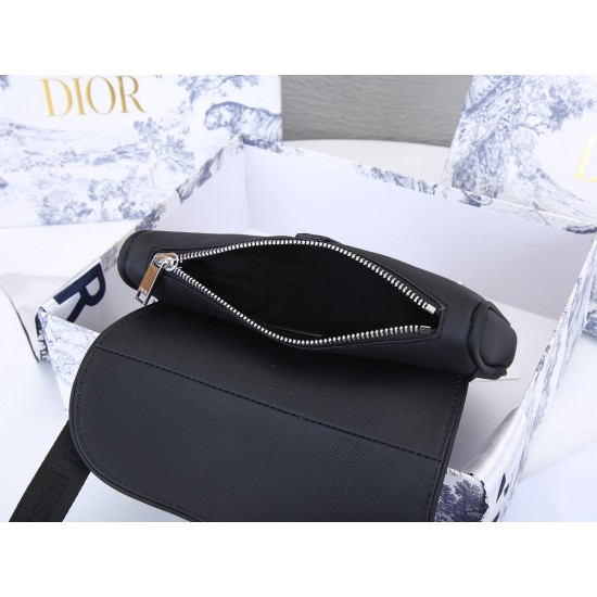 Batch 230 full leather with the original box Dior Saddle mini version of the shoulder strap can be removed can be used as a clutch bag with a belt as a fanny pack oh a bag of three shoulder clutch fanny pack 2020 early spring series saddle saddle bag stro
