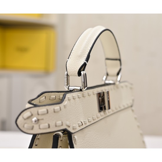 250 model 3361 the latest Peekalboo macaroon hand-stitched kitten bag glittering people love the powerful Peekaboo series has a new baby bag with a full of diamonds back super much this PeekabooPetite small and compact but not at all waste cell phone wall