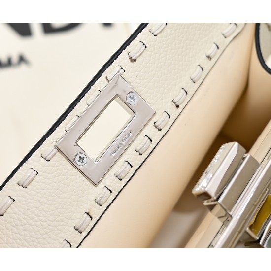 250 model 3361 the latest Peekalboo macaroon hand-stitched kitten bag glittering people love the powerful Peekaboo series has a new baby bag with a full of diamonds back super much this PeekabooPetite small and compact but not at all waste cell phone wall