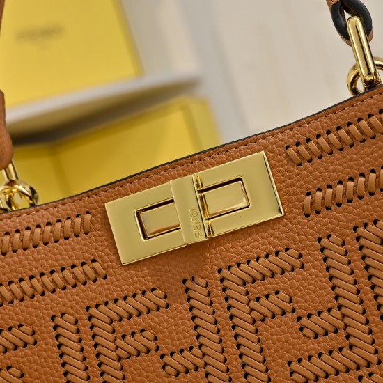 420 model 33206 plus chain plus 30 New! New in stock New in stock Iconic Peekaboo ISeeU large handbag handmade leather weave with signature twist locks on both sides from the outside you can see the soft leather lining in the same color Two compartments s