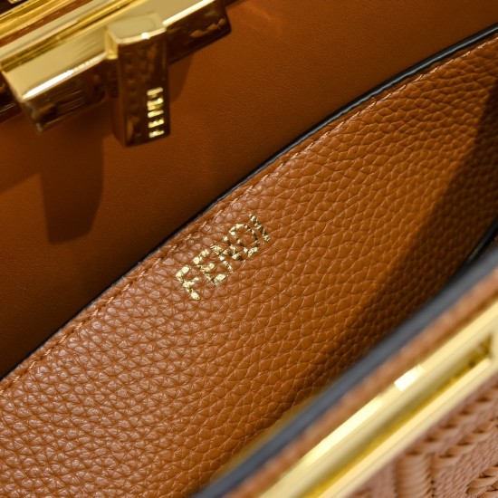 420 model 33206 plus chain plus 30 New! New in stock New in stock Iconic Peekaboo ISeeU large handbag handmade leather weave with signature twist locks on both sides from the outside you can see the soft leather lining in the same color Two compartments s