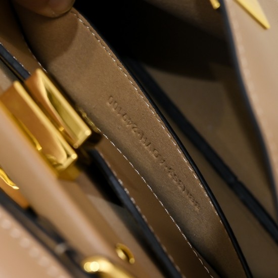 270 Model 8803 Plus Chain Plus 30 Trumpet Handbag Latest Organ Pleat Shape Full Leather Hand Feel Fine Hard Details Exquisite to the point Both compartments can be opened on both sides of the full capacity is also very stylish High-value and practicality 