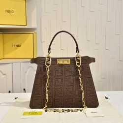 420 model 33206 plus chain plus 30 New! New in stock New in stock Iconic Peekaboo ISeeU large handbag handmade leather weave with signature twist locks on both sides from the outside you can see the soft leather lining in the same color Two compartments s