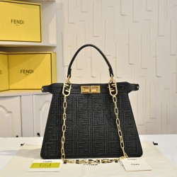 420 model 33206 plus chain plus 30 New! New in stock New in stock Iconic Peekaboo ISeeU large handbag handmade leather weave with signature twist locks on both sides from the outside you can see the soft leather lining in the same color Two compartments s