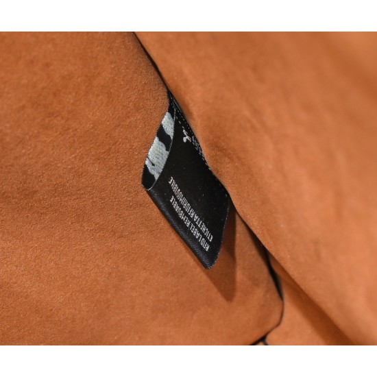 280 back in stock FENDI xlitePeekaboo series of handbags 10 years anniversary of the birth of the new Peekaboo XLite series of handbags to abandon the classic horizontal bar design and the central compartment Peekaboo XLite in a stunning irregular shape t