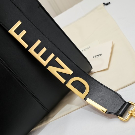 270 back in stock FENDI xlitePeekaboo series handbags 10 years and the birth of the new Peekaboo XLite series of handbags to abandon the classic horizontal bar design and the central compartment Peekaboo XLite in a stunning irregular shape to shine and ey