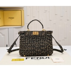 260 model 4406 FI new old flower weaving kitten peekaboo is Fendi's most classic a handbag on the body is super good to see the highest rate of pieces can be a variety of retro with the classic style is really the more you look the more you like comes wit