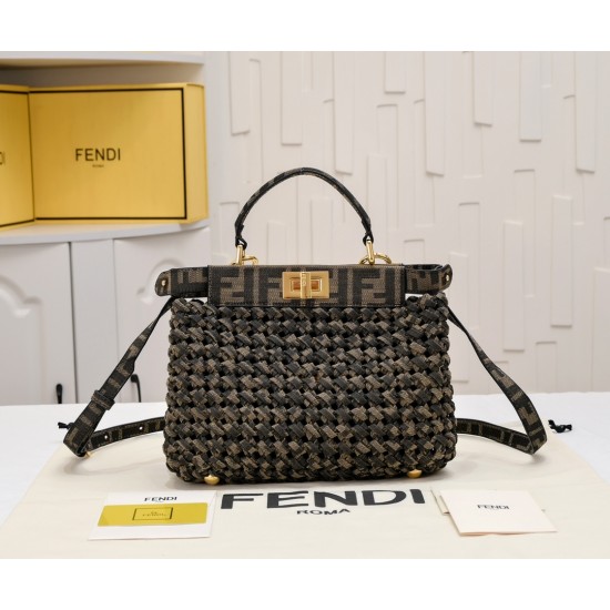 260 model 4406 FI new old flower weaving kitten peekaboo is Fendi's most classic a handbag on the body is super good to see the highest rate of pieces can be a variety of retro with the classic style is really the more you look the more you like comes wit