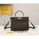 260 model 4406 FI new old flower weaving kitten peekaboo is Fendi's most classic a handbag on the body is super good to see the highest rate of pieces can be a variety of retro with the classic style is really the more you look the more you like comes wit